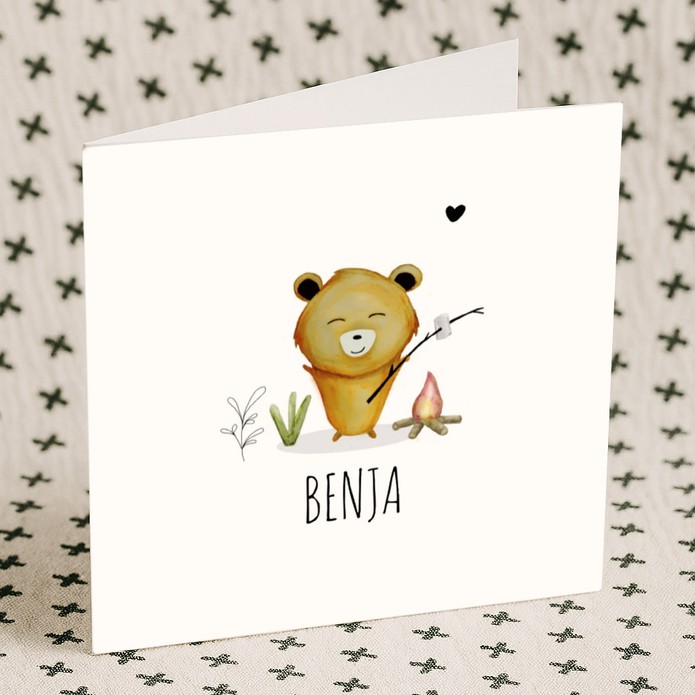 Geboortekaartje beer bij kampvuur