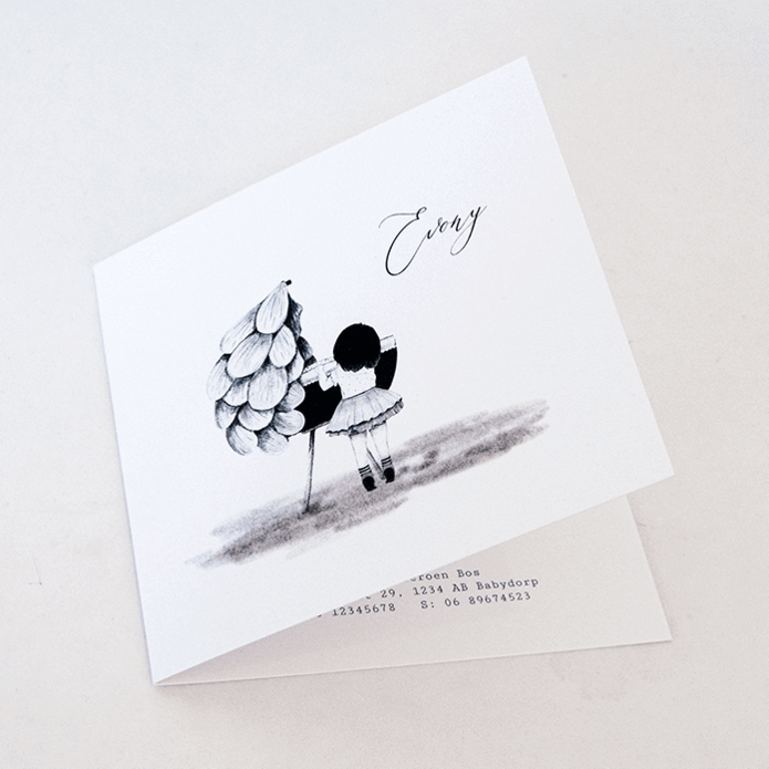 Geboortekaartje zus kijkt bij baby