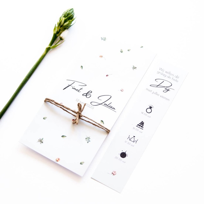 Trouwkaart met strip wilde bloemen